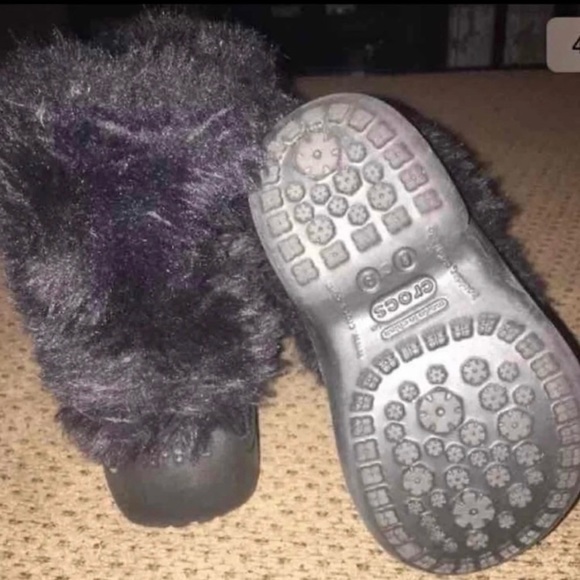 Crocs Little Girl Black Furry Boots 8 9 Preowned Cute! - Picture 4 of 4